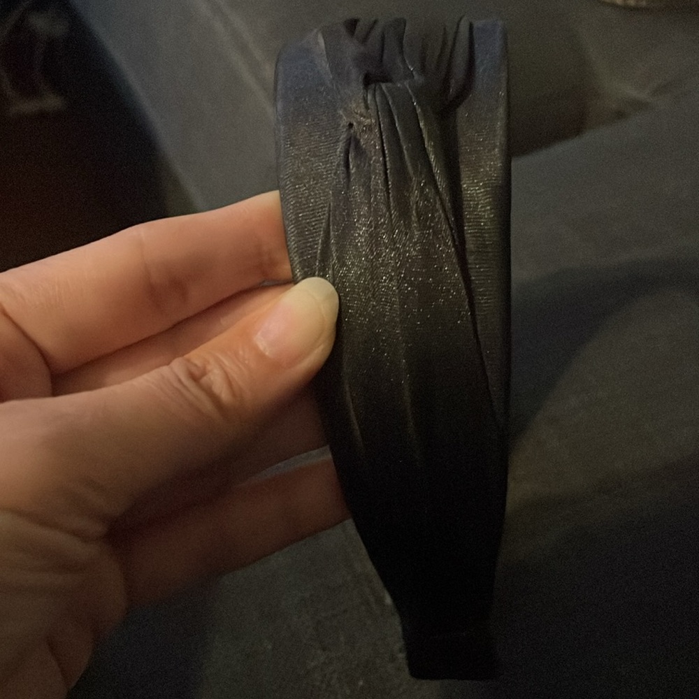 6/$20 Hairband - Picture 1 of 3